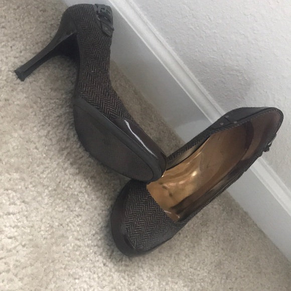 Brown Guess Pumps - Picture 2 of 3